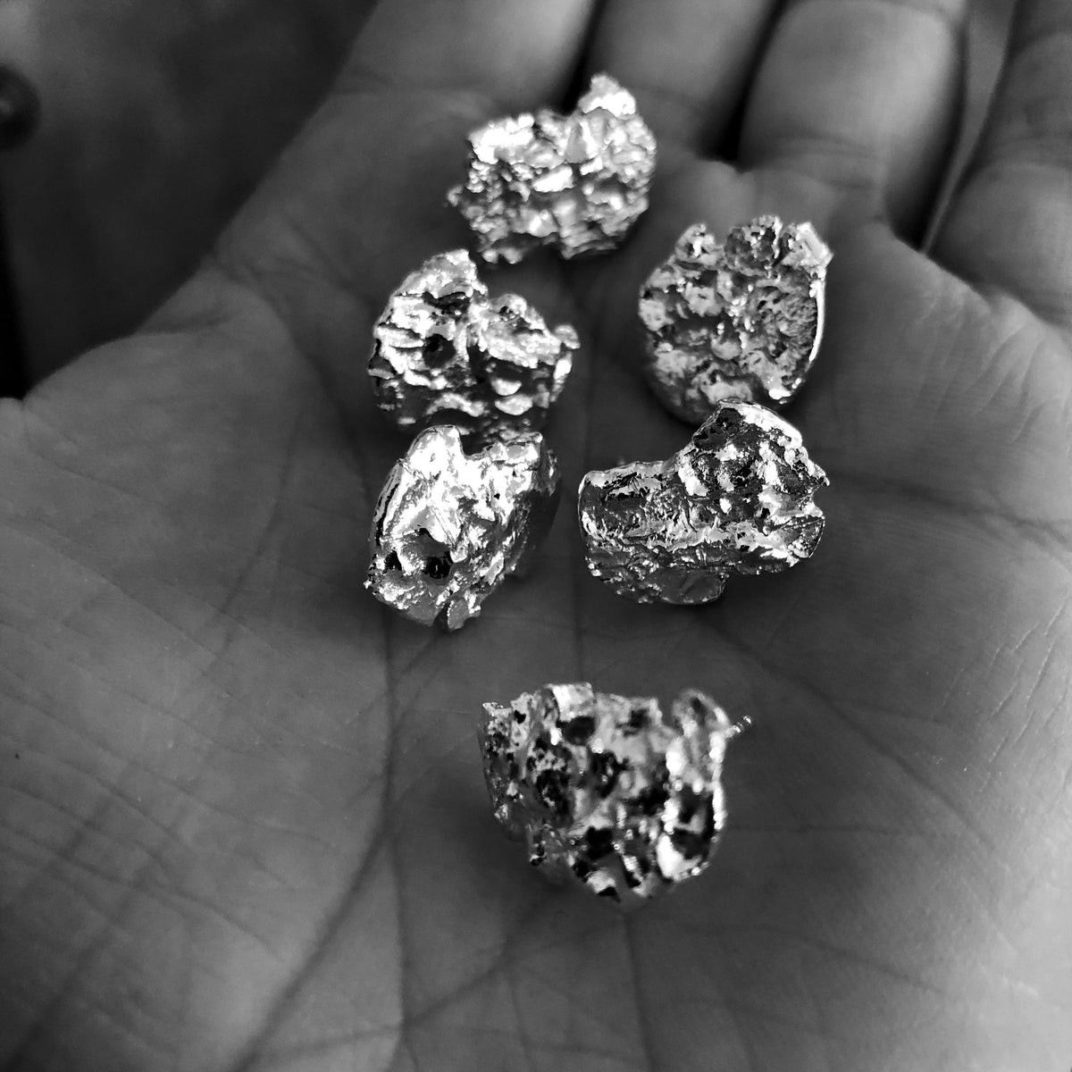 CHEWING GUM EAR Atom47